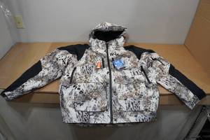 lot 16 image: Clam Ice Armor Motion Float Jacket - Medium