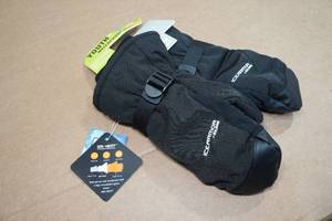 lot 22 image: Clam Ice Armor Youth Waterproof Mitts - Medium