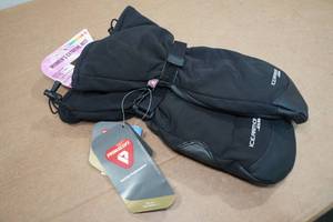 lot 23 image: Clam Ice Armor Womens Extreme Mitts - 2XL