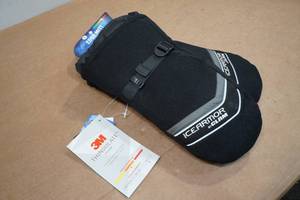 lot 24 image: Clam Ice Armor Edge Mitts - Small
