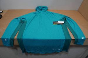 lot 39 image: Blackfish Angler UPFCooling Hooded Long Sleeve - Large