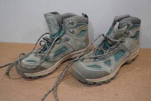 lot 64 image: Vasque Breeze 7553 Womens Hiking Boots - Size 9