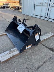 lot 48 image: Wolverine Mini Combination Bucket