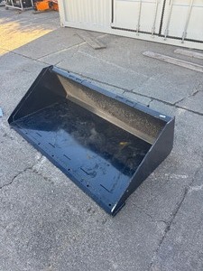 lot 92 image: Wolverine Track Duty Bucket 66 Inches