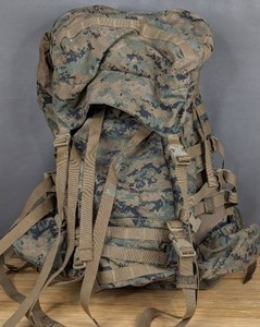 lot 101 image: Large Military Backpack