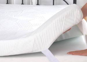 lot 168 image: King Size Memory Foam Mattress Topper 3 $149.99 Retail - Brand New