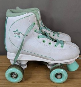 lot 185 image: Roller Skates Size 7 Womens Teal and White