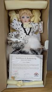 lot 117 image: New Pamela Porcelain Doll American Artist Collection by Janis Berard 405500 with Certificate of Authentication