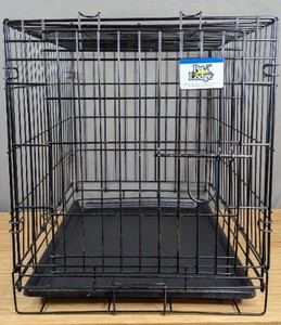 lot 212 image: Wired Dog Crate with Plastic Bottom Black 24 L x 18 W x 20 H