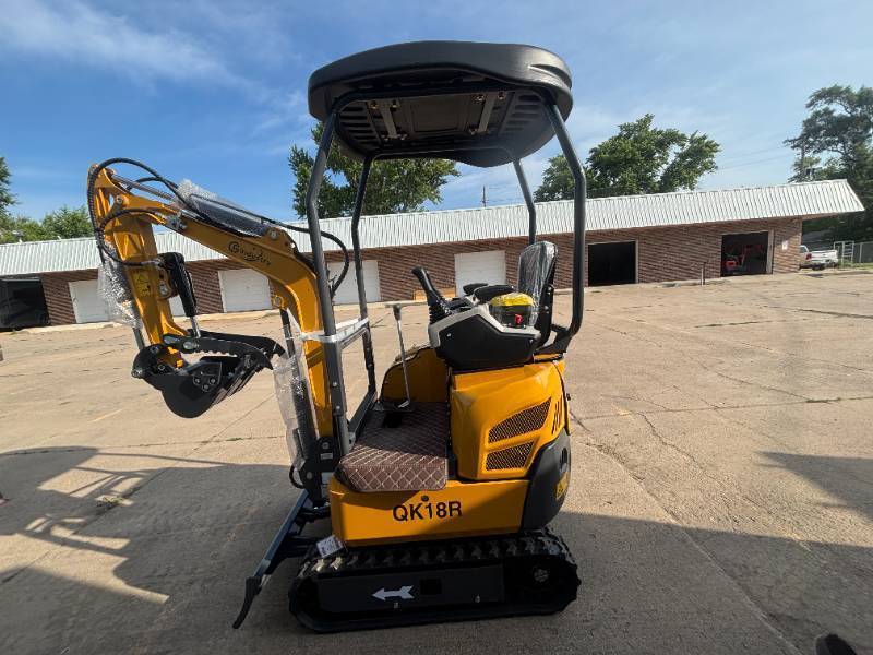 lot 31 image: CFG QK18R Mini Excavator