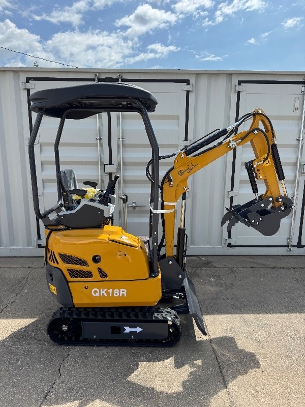 lot 18 image: CFG QK18R Mini Excavator