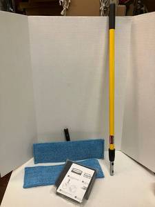 lot 8 image: Rubbermaid Flat Mop Kit