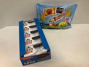 lot 118 image: Cookies & Crme and Hersheys