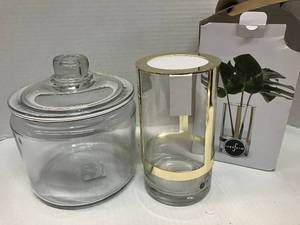 lot 127 image: Glass Jar and Vase