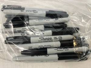 lot 47 image: Black Sharpie Markers