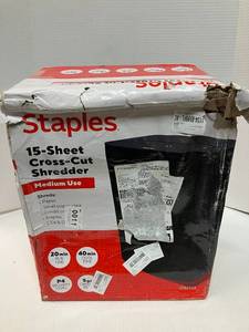 lot 1 image: 15-Sheet Cross-Cut Paper Shredder
