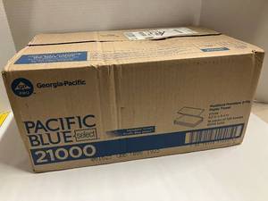 lot 67 image: Premium White Multifold Towels