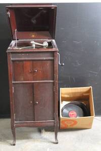 lot 12 image: Columbia Grafonola Floor Model Phonograph with Records and Extra Needles