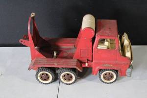 lot 15 image: Vintage Red Metal Toy Logging Truck with Six Wheels