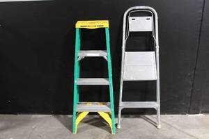 lot 42 image: Werner 4.5ft Aluminum Step Ladder and 4ft Fiberglass Step Ladder Set