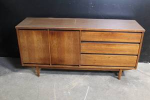 lot A-48 image: Mid-Century Modern Wood Dresser with Cabinet and Drawers
