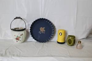 lot 329 image: Mixed Lot of Vintage and Decorative Kitchenware including Plate, Biscuit Jar, and Mugs