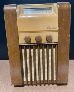 lot 212 image: Vintage Charlene Wood Cabinet Tube Radio