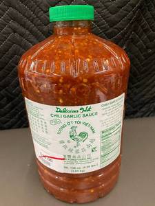 lot 124 image: WY 4 - Huy Fong Chili Garlic Sauce 136 oz (8.5 lb) Jug