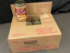 lot 590 image: WY 1 - Case of 12 Heinz HomeStyle Roasted Turkey Gravy, 12 oz Jars (Best By 01162024)