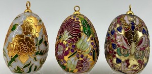 lot 236 image: Set of 3 Cloisonne Enamel Decorative Egg Ornaments with Floral and Butterfly Designs