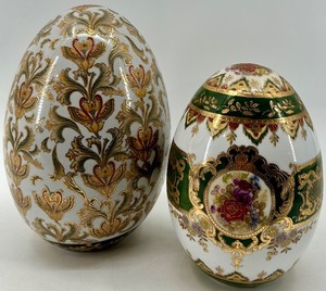 lot 239 image: Set of 2 Decorative Porcelain Eggs with Gold and Floral Detailing