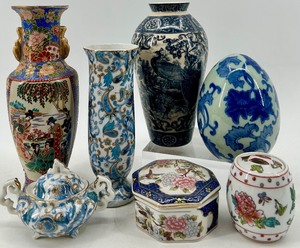 lot 252 image: Collection of 7 Decorative Porcelain and Ceramic Vases and Boxes, Asian and European Style