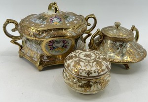 lot 257 image: Set of 3 Hand Painted Nippon Porcelain Gold Gilt Lidded Bowls