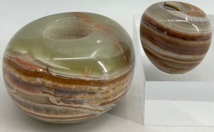 lot 269 image: Polished Onyx Stone Apple and Votive Holder