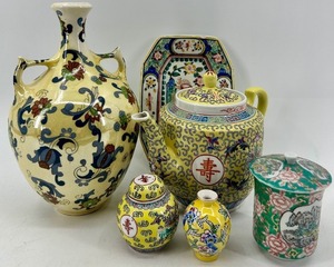 lot 277 image: Set of 6 Assorted Asian Style Decorative Porcelain Pieces