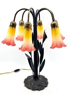 lot 33 image: Six-Light Tiffany-Style Floral Tulip Table Lamp with Gradient Glass Shades