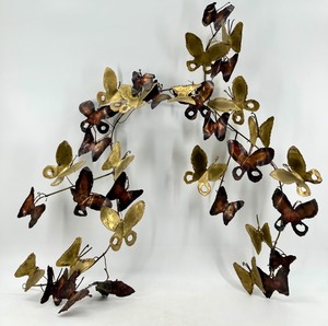 lot 76 image: Vintage Metal Butterfly Garland with Gold Bronze Finish