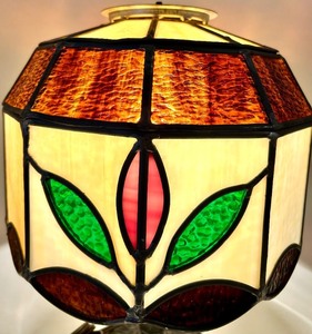 lot 177 image: Tiffany-Style Stained Glass Pendant Lamp Shade with Leaf Motif