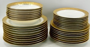 lot 195 image: Limoges France Gold Gilt Dinner Plates by A. Lanternier & Co