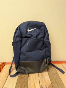 lot 3 image: NEW NIKE BACKPACK (NAVY)