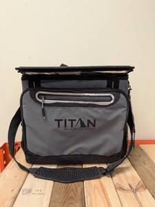lot 9 image: TITAN COOLER (GRAY)