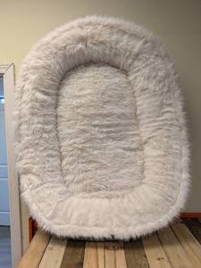 lot 16 image: KIRKLAND SIGNATURE CUTTLER PET BED