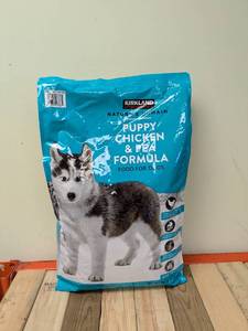 lot 34 image: NEW KIRKLAND SIGNATURE PUPPY CHICKEN AND PEA FORMULA FOR DOGS