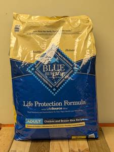 lot 40 image: BLUE BUFFALO ADULT CHICKEN AND BROWN RICE RECIPE