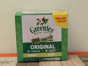 lot 42 image: GREENIES DENTAL TREATS ORIGINAL VALUE PACK
