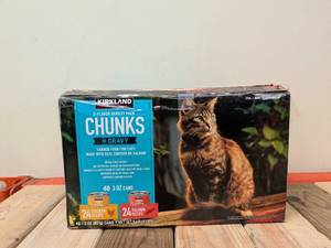 lot 28 image: KIRKLAND SIGNATURE 2 FLAVOR VARIETY PACK CHUNKS IN GRAVY (CATS)