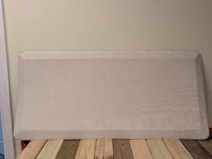 lot 68 image: TOWN & COUNTRY LIVING COMFORT GEL MAT (TAN)