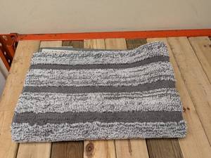 lot 73 image: STRIPED BATHMAT 24 x 36 (GRAY)