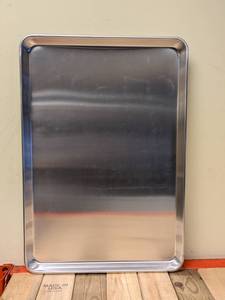 lot 83 image: WINCO OVERSIZED BAKING PAN 18 x 26