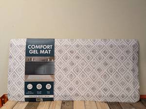 lot 66 image: TOWN & COUNTRY LIVING COMFORT GEL MAT